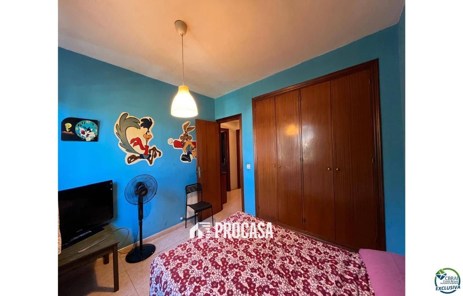 4 bedroom Flat for sale in Figueres with garage - € 275,000 (Ref: 9211500)