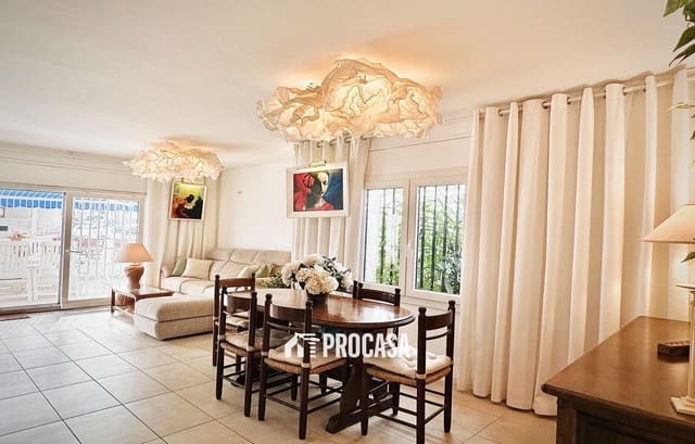 3 bedroom Flat for sale in Empuriabrava, Castelló d'Empúries with garage - € 329,000 (Ref: 9231245)