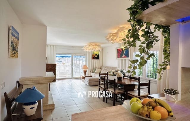 3 bedroom Flat for sale in Empuriabrava, Castelló d'Empúries with garage - € 329,000 (Ref: 9231245)