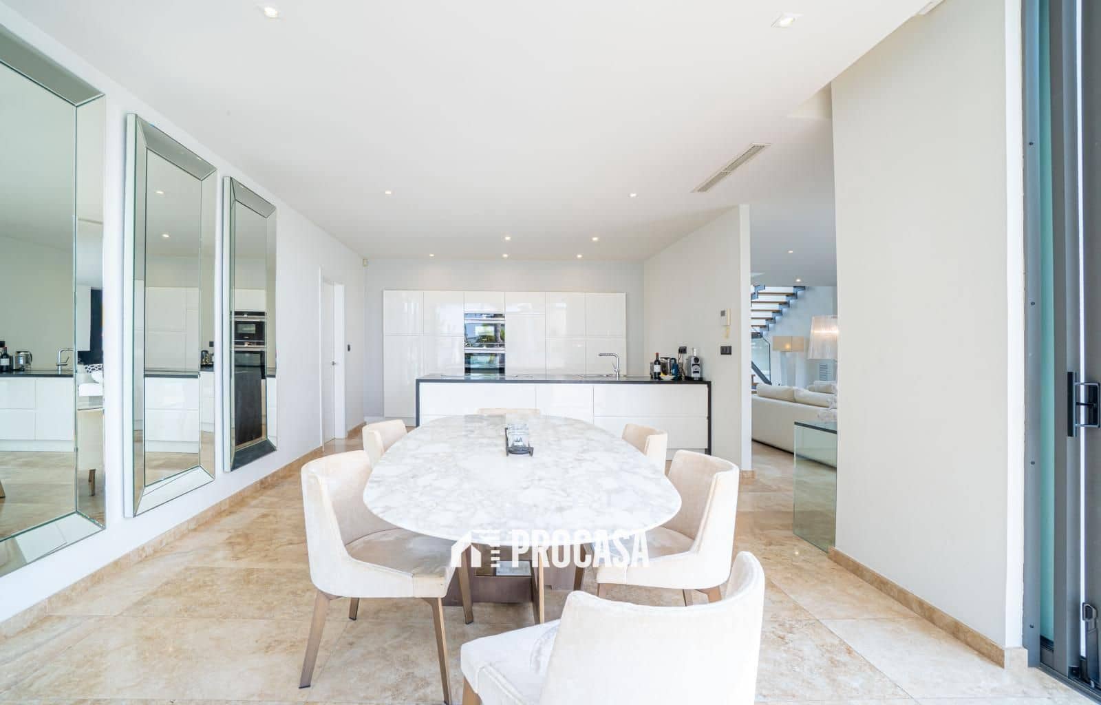 4 sovrum Villa till salu i Empuriabrava med pool garage - 2 995 000 € (Ref: 9247699)