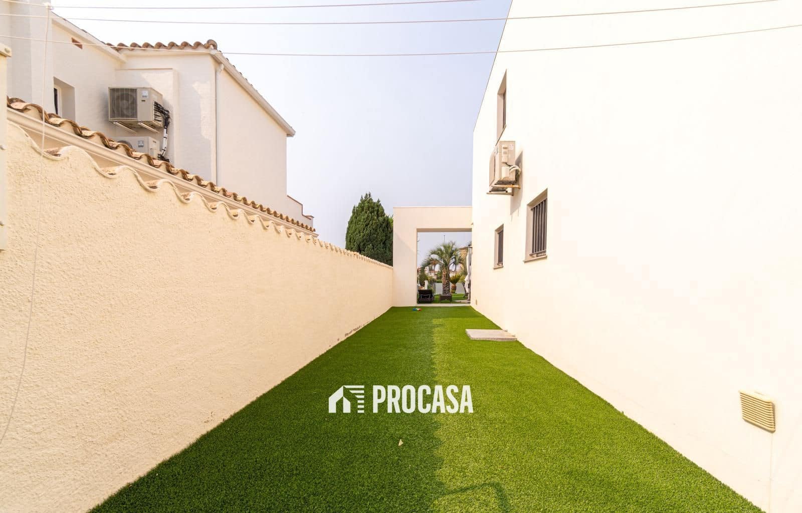 4 sovrum Villa till salu i Empuriabrava med pool garage - 2 995 000 € (Ref: 9247699)