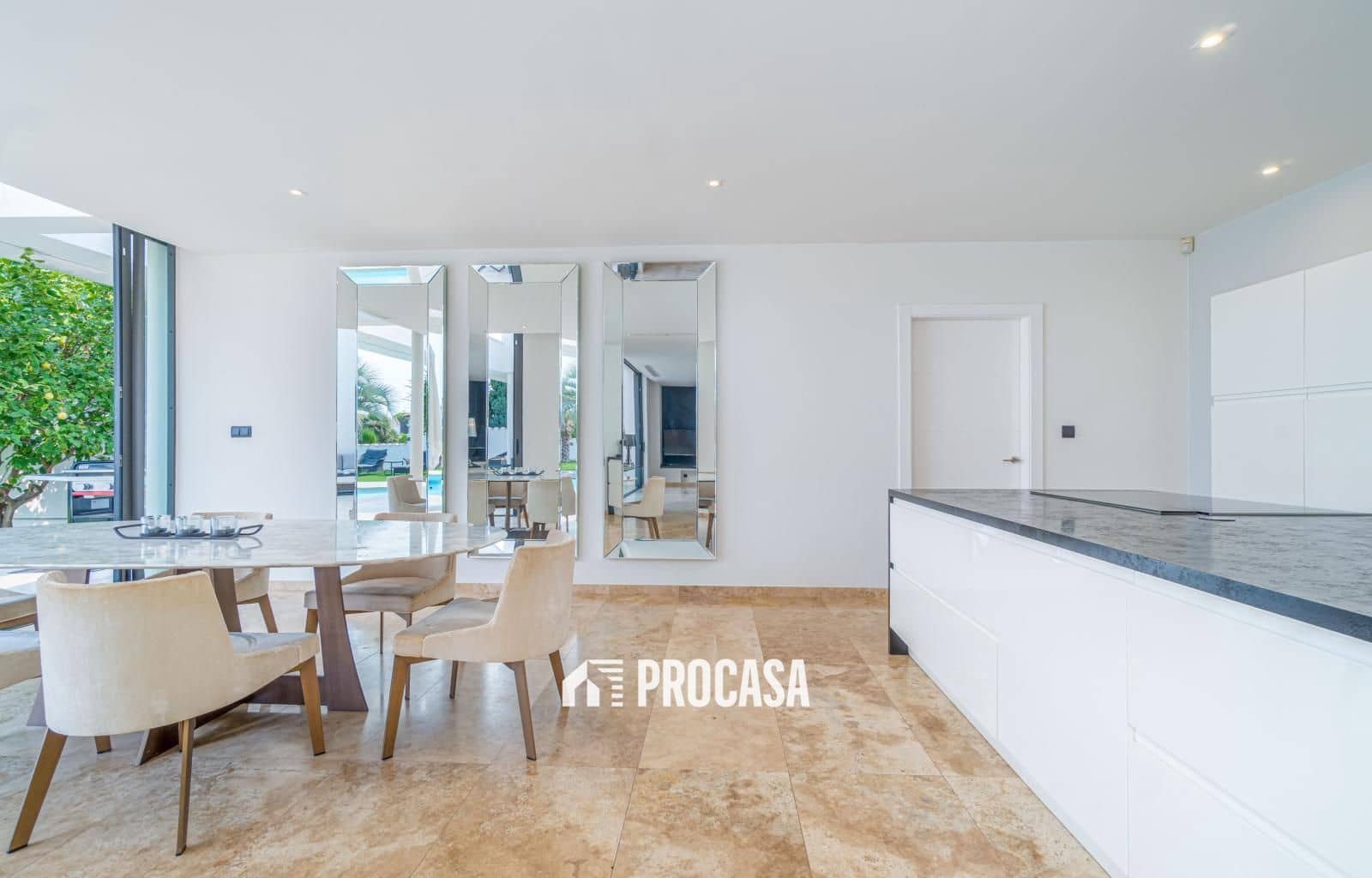 4 sovrum Villa till salu i Empuriabrava med pool garage - 2 995 000 € (Ref: 9247699)