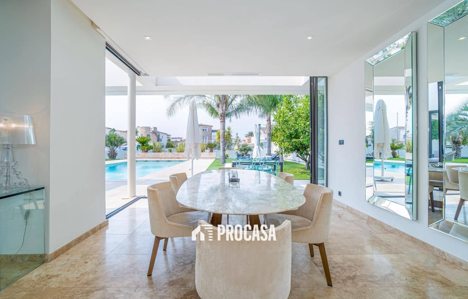 4 sovrum Villa till salu i Empuriabrava med pool garage - 2 995 000 € (Ref: 9247699)