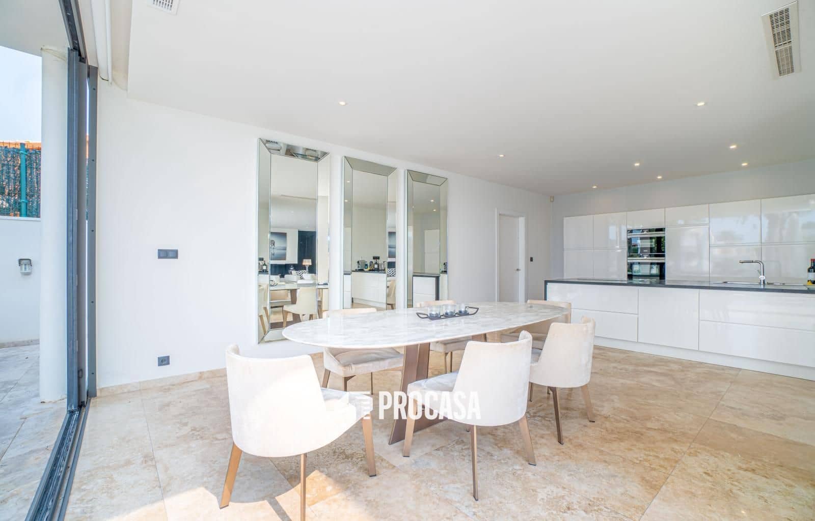 4 sovrum Villa till salu i Empuriabrava med pool garage - 2 995 000 € (Ref: 9247699)