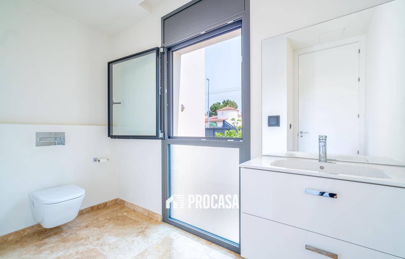 4 sovrum Villa till salu i Empuriabrava med pool garage - 2 995 000 € (Ref: 9247699)