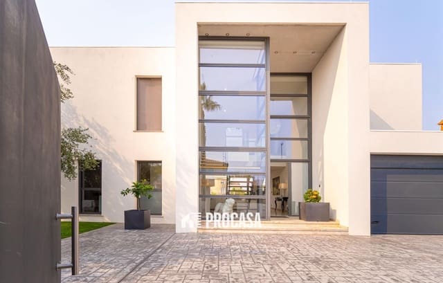 4 soveværelse Villa til salg i Empuriabrava, Castelló d'Empúries med swimmingpool garage - € 2.995.000 (Ref: 9247699)