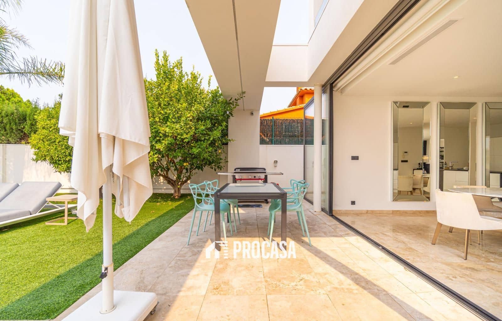 4 sovrum Villa till salu i Empuriabrava med pool garage - 2 995 000 € (Ref: 9247699)