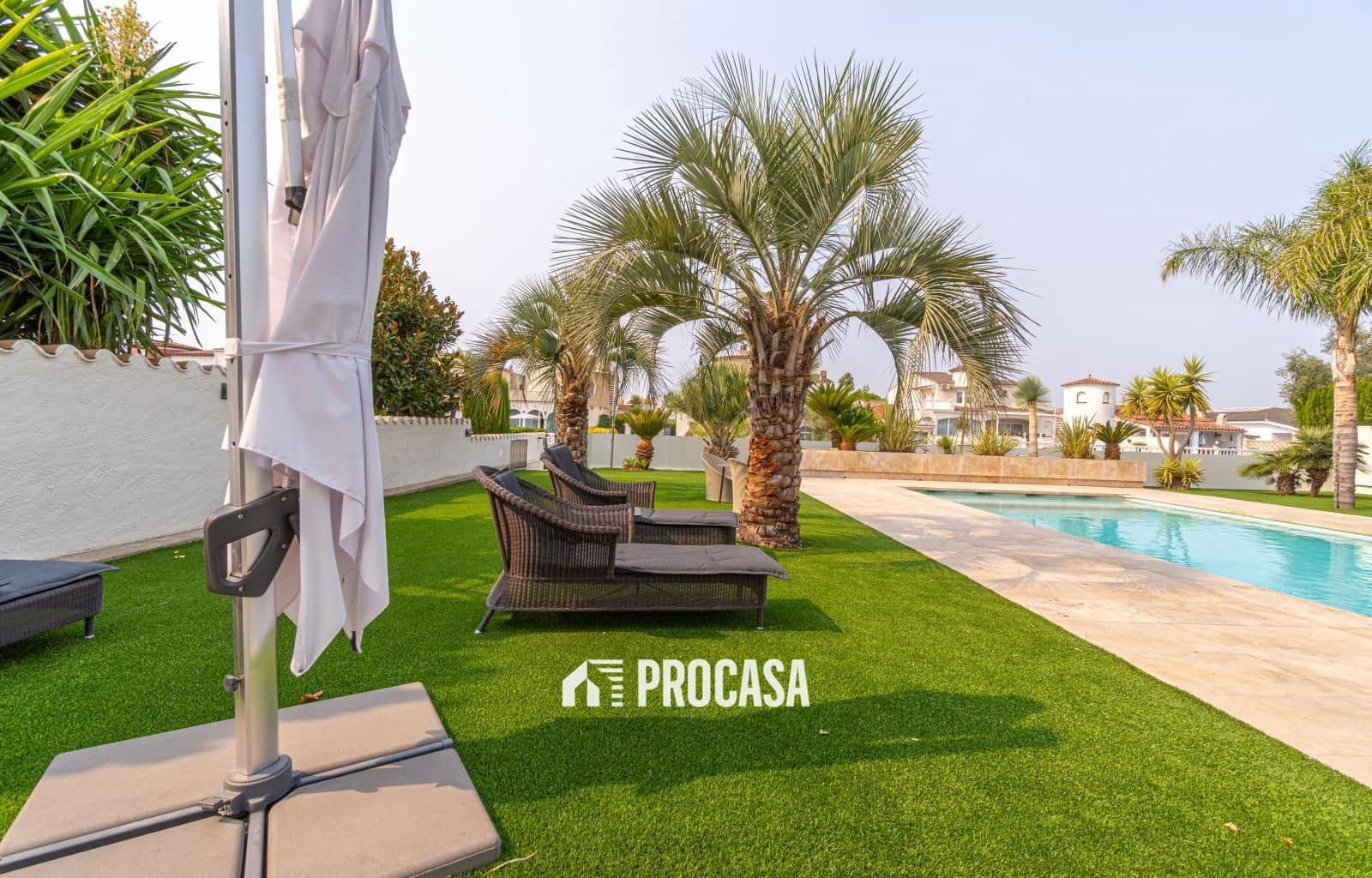 4 sovrum Villa till salu i Empuriabrava med pool garage - 2 995 000 € (Ref: 9247699)