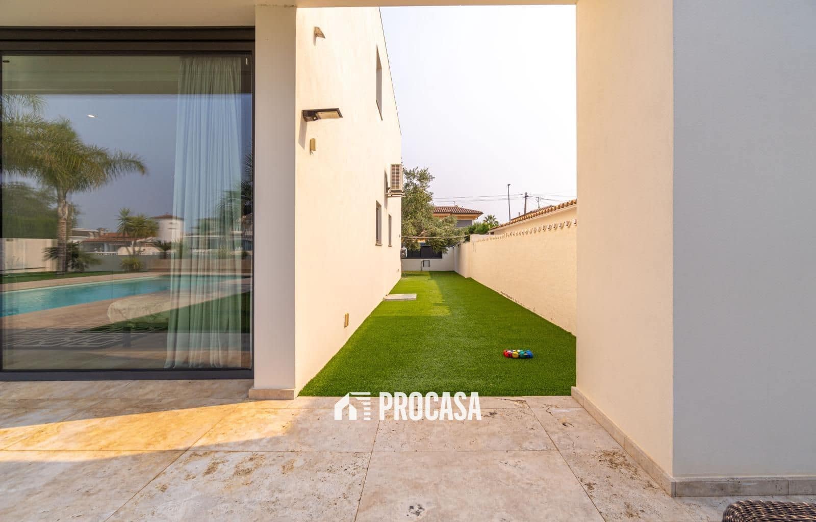 4 sovrum Villa till salu i Empuriabrava med pool garage - 2 995 000 € (Ref: 9247699)