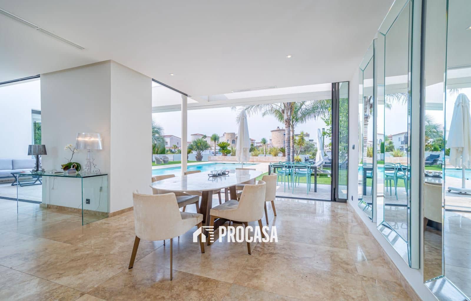 4 sovrum Villa till salu i Empuriabrava med pool garage - 2 995 000 € (Ref: 9247699)