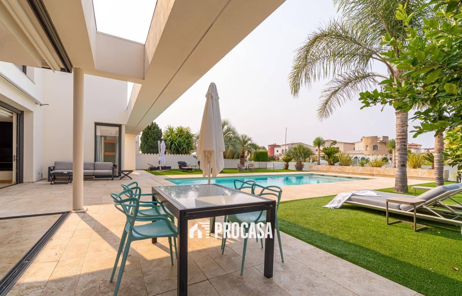 4 sovrum Villa till salu i Empuriabrava med pool garage - 2 995 000 € (Ref: 9247699)