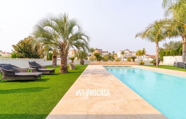 4 soveværelse Villa til salg i Empuriabrava, Castelló d'Empúries med swimmingpool garage - € 2.995.000 (Ref: 9247699)