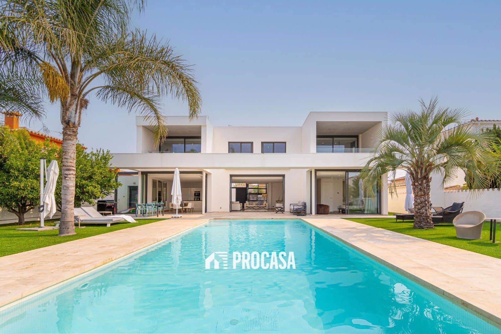 4 sovrum Villa till salu i Empuriabrava med pool garage - 2 995 000 € (Ref: 9247699)