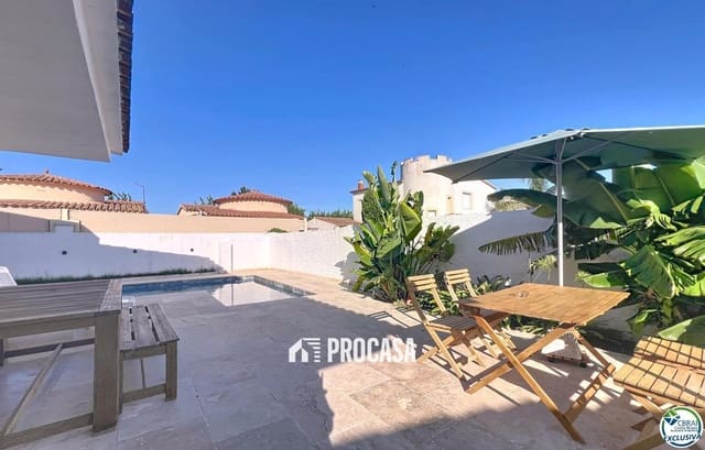 2 soveværelse Villa til salg i Empuriabrava, Castelló d'Empúries med swimmingpool garage - € 399.500 (Ref: 9249079)