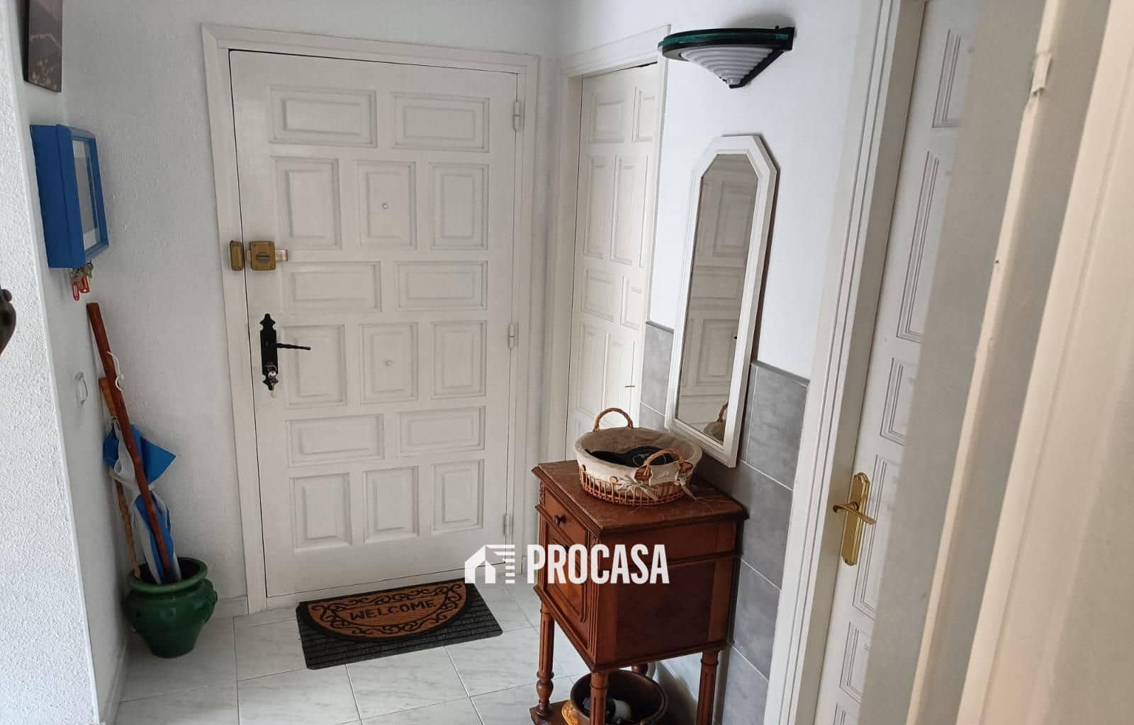 2 bedroom Flat for sale in Roses with garage - € 295,000 (Ref: 9255946)