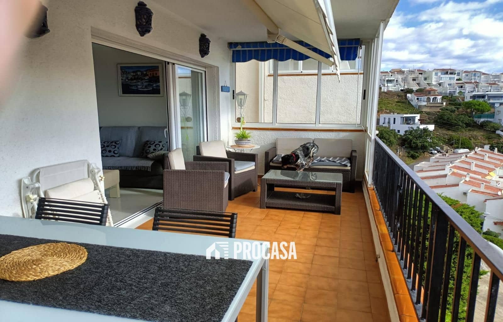 2 bedroom Flat for sale in Roses with garage - € 295,000 (Ref: 9255946)