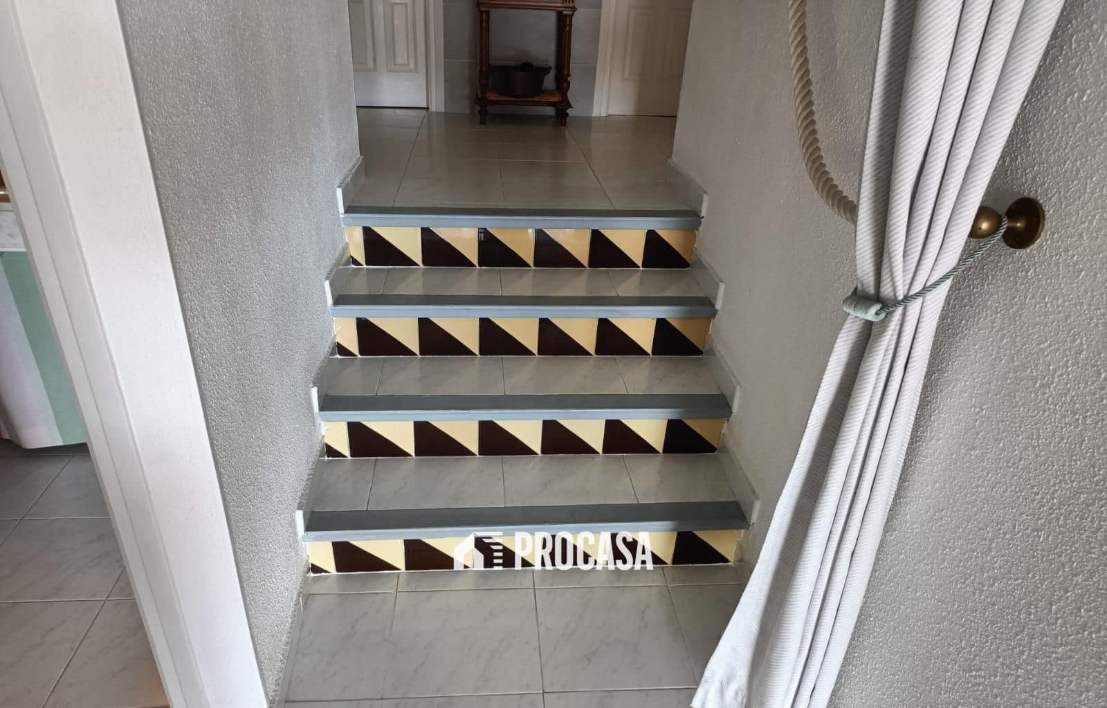 2 bedroom Flat for sale in Roses with garage - € 295,000 (Ref: 9255946)