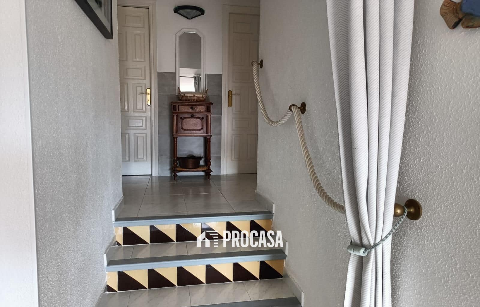 2 bedroom Flat for sale in Roses with garage - € 295,000 (Ref: 9255946)