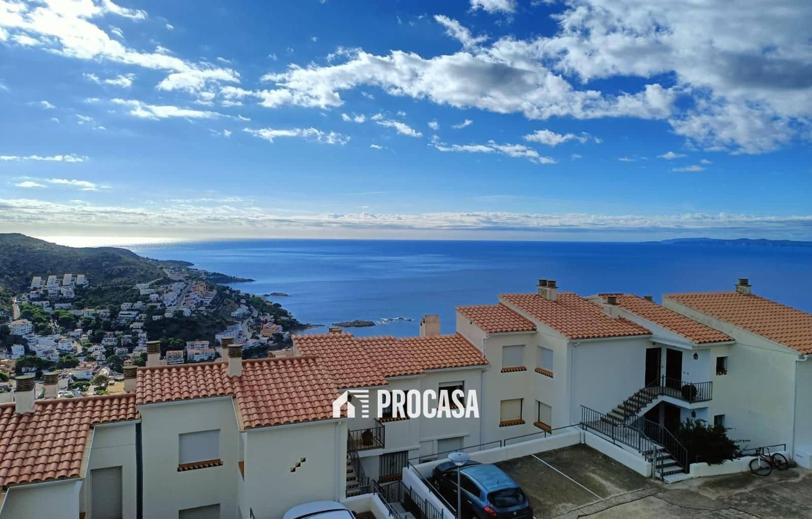 2 bedroom Flat for sale in Roses with garage - € 295,000 (Ref: 9255946)