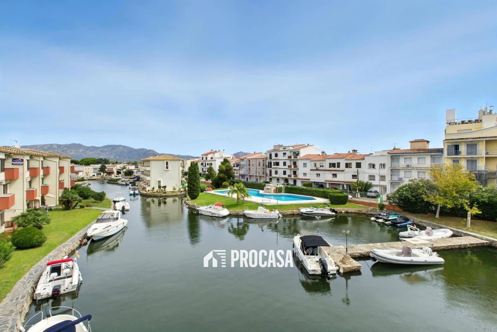 2 slaapkamer Flat te koop in Empuriabrava met zwembad - € 225.000 (Ref: 9265076)