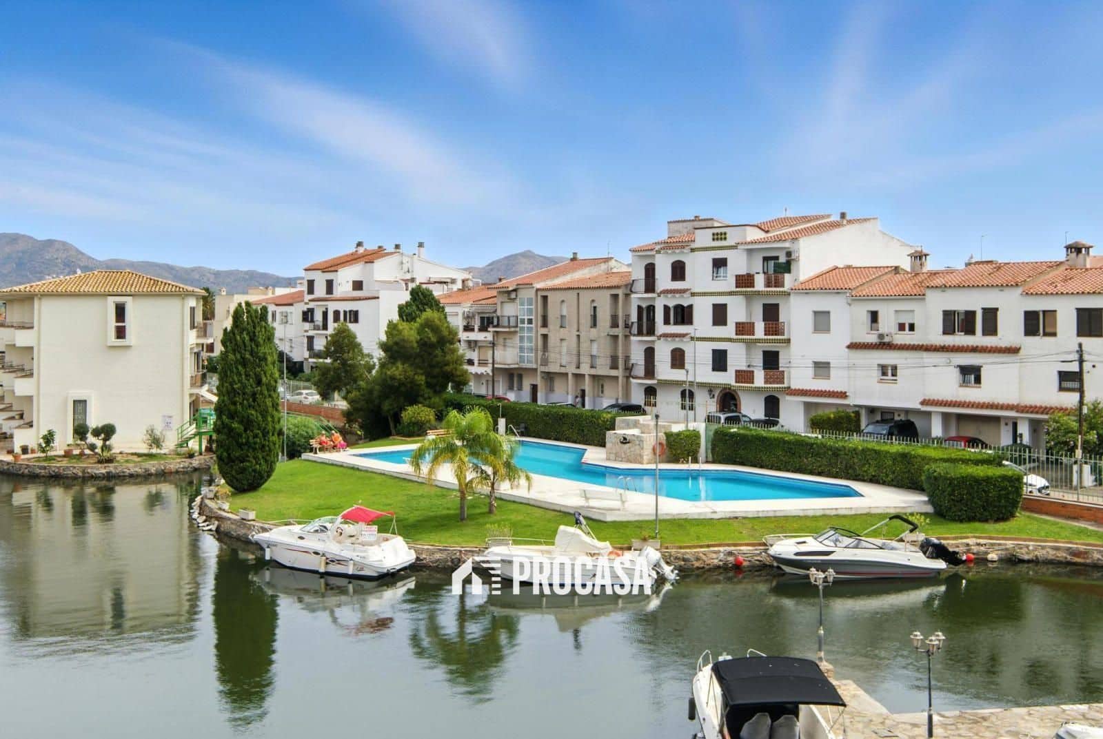 2 slaapkamer Flat te koop in Empuriabrava met zwembad - € 225.000 (Ref: 9265076)