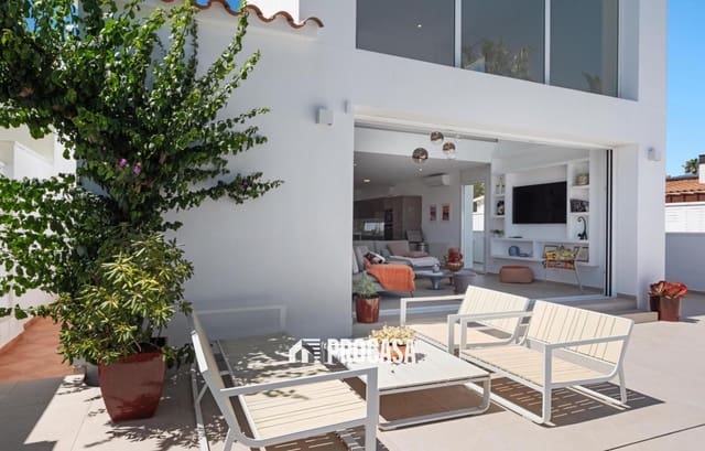 4 sypialnia Willa na sprzedaż w Empuriabrava, Castelló d'Empúries z basenem garażem - 1 495 000 € (Ref: 9267757)
