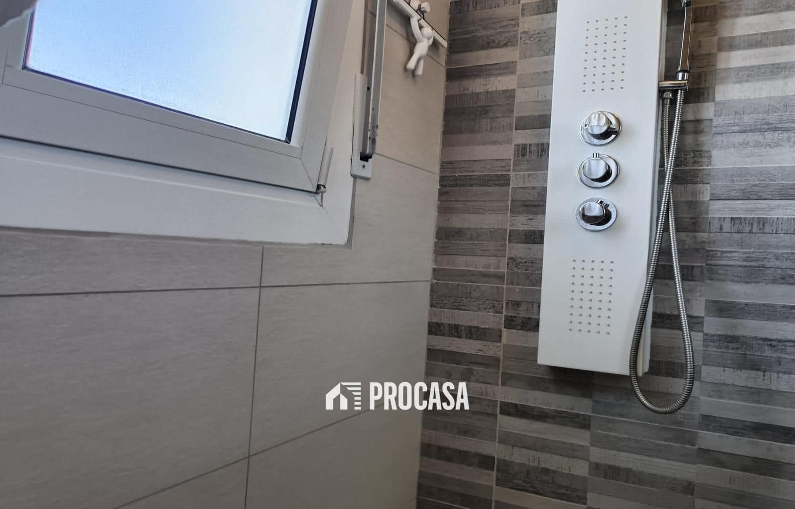 2 slaapkamer Flat te koop in Roses met garage - € 249.000 (Ref: 9293489)