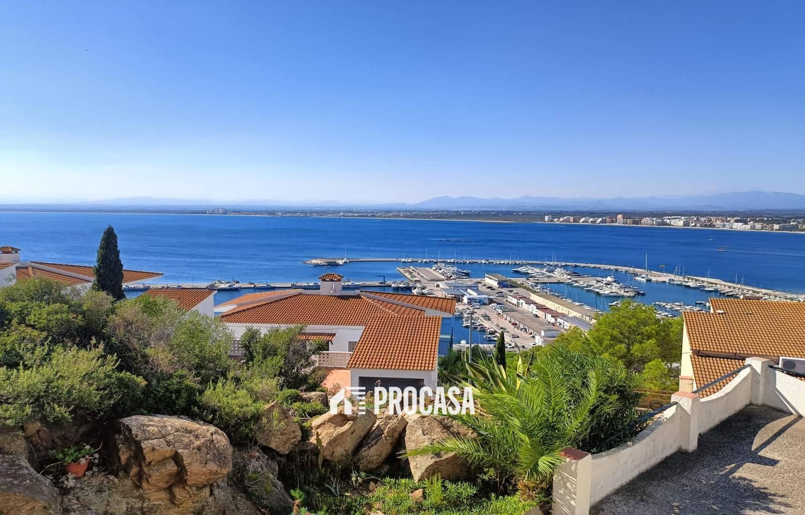 2 slaapkamer Flat te koop in Roses met garage - € 249.000 (Ref: 9293489)