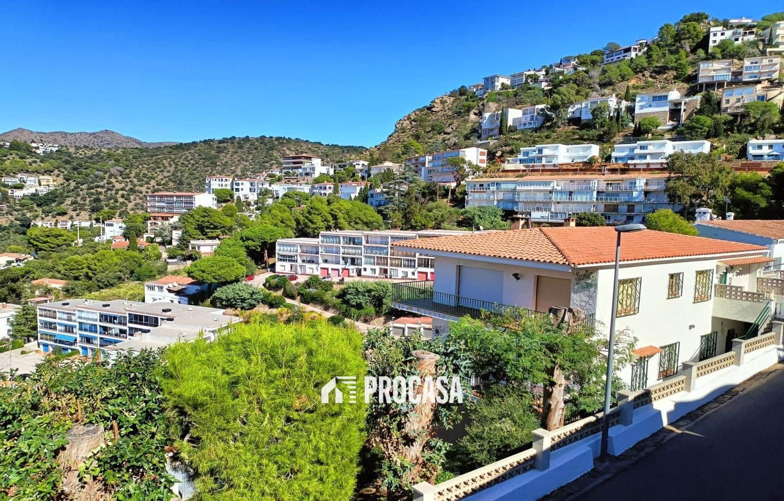 2 slaapkamer Flat te koop in Roses met garage - € 249.000 (Ref: 9293489)