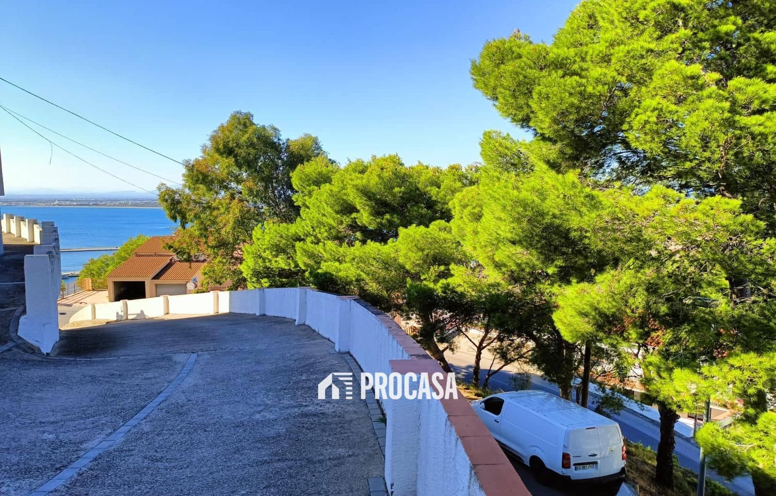 2 slaapkamer Flat te koop in Roses met garage - € 249.000 (Ref: 9293489)