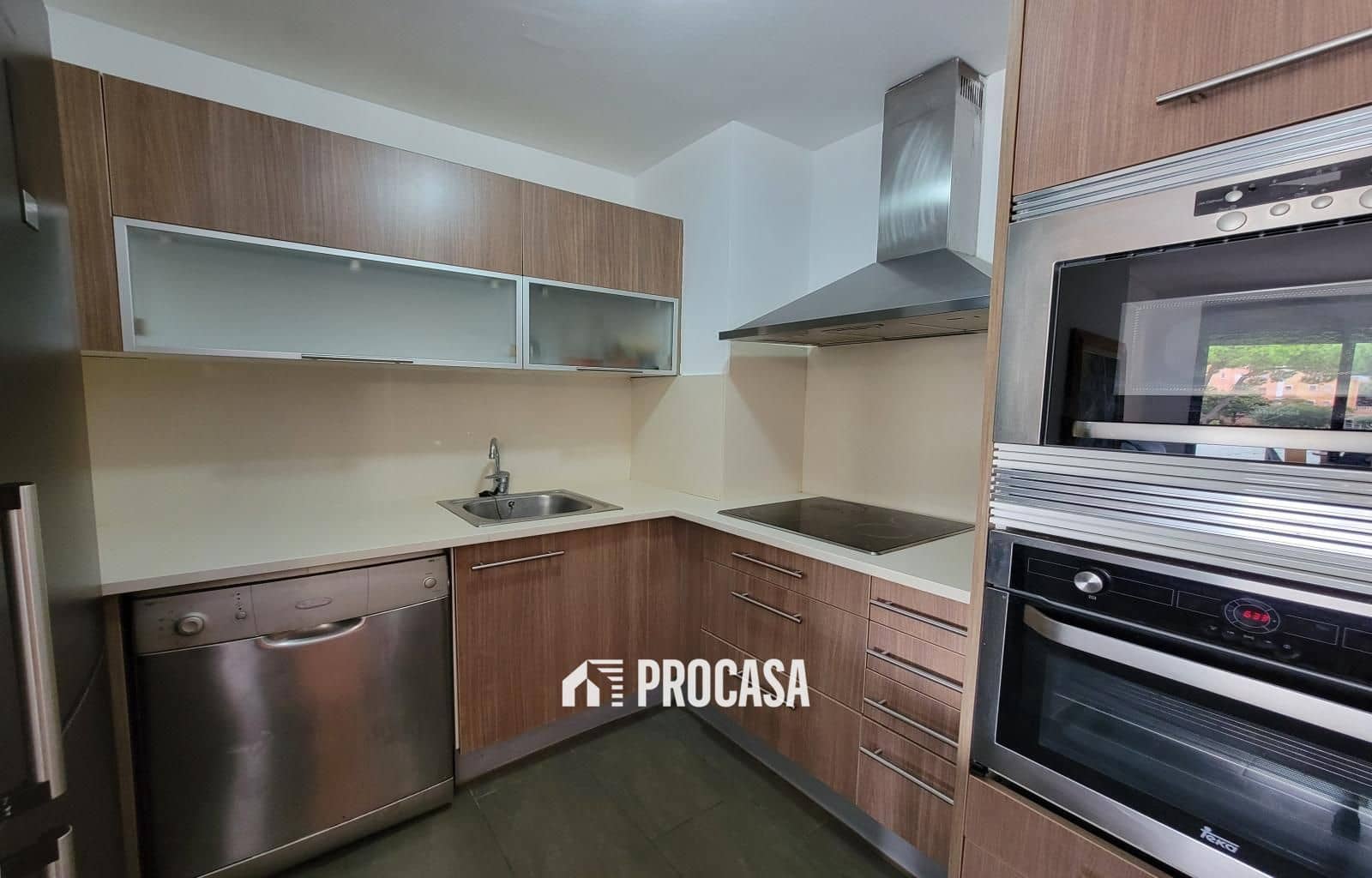 2 soverom Leilighet til salgs i Empuriabrava med svømmebasseng garasje - € 240 000 (Ref: 9312092)