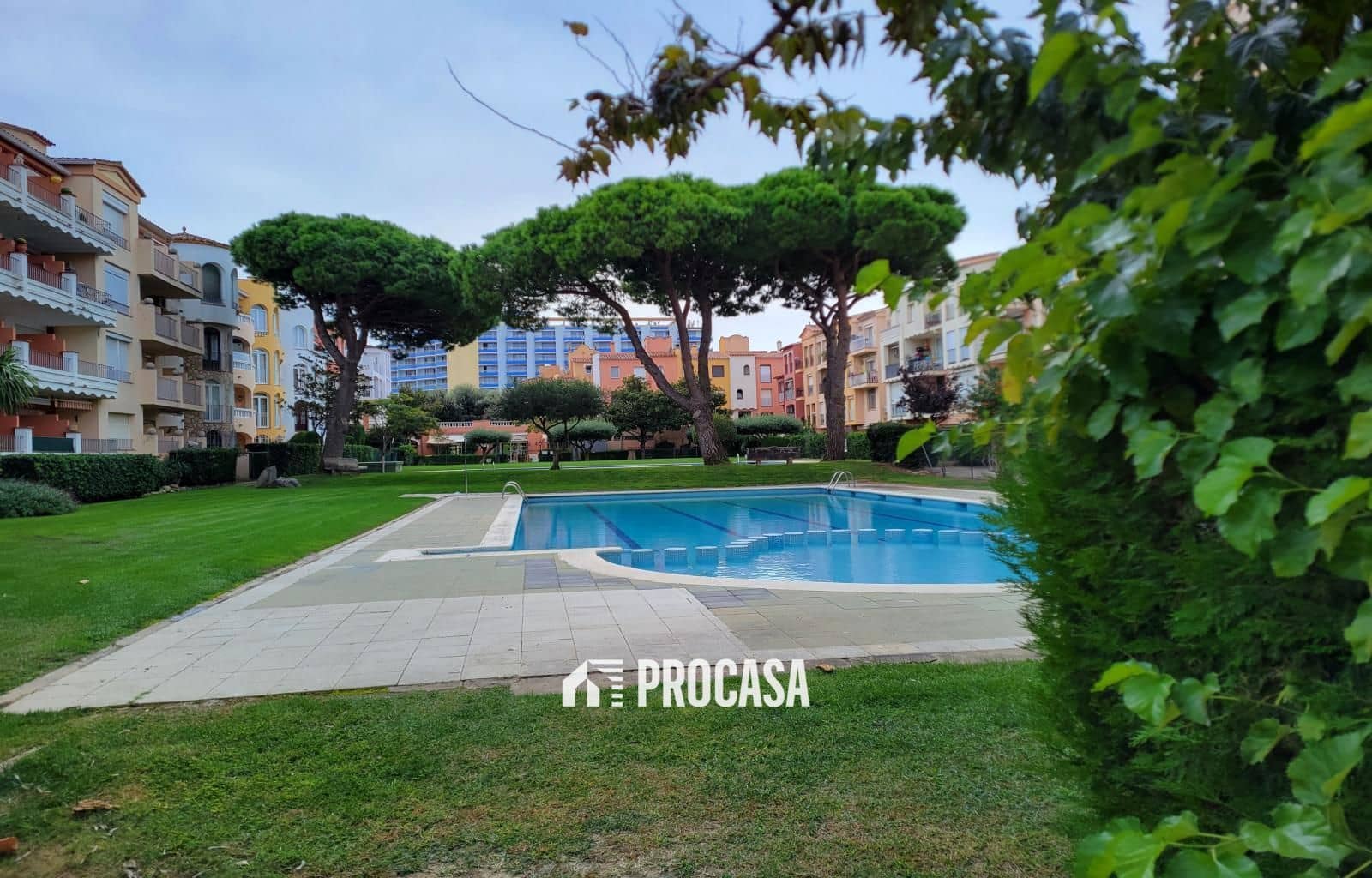 2 soverom Leilighet til salgs i Empuriabrava med svømmebasseng garasje - € 240 000 (Ref: 9312092)