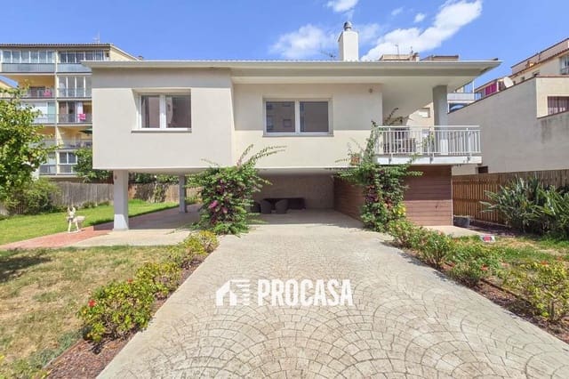 3 makuuhuone Huvila myytävänä paikassa Santa Margarida, Roses mukana 
autotalli - 695 000 € (Ref: 9313976)