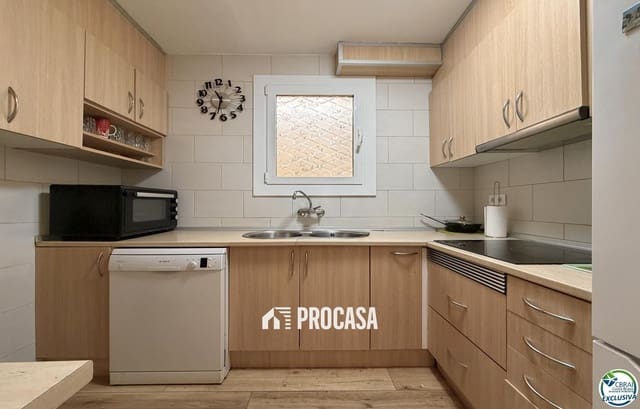 2 sovrum Lägenhet till salu i Roses - 190 000 € (Ref: 9313977)