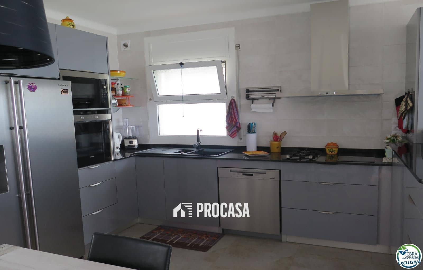 3 soverom Villa til salgs i El Mas Fumats med svømmebasseng garasje - € 549 000 (Ref: 9318171)