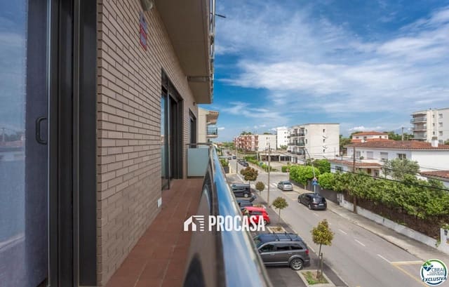 3 makuuhuone Asunto myytävänä paikassa Roses mukana 
autotalli - 257 000 € (Ref: 9327007)