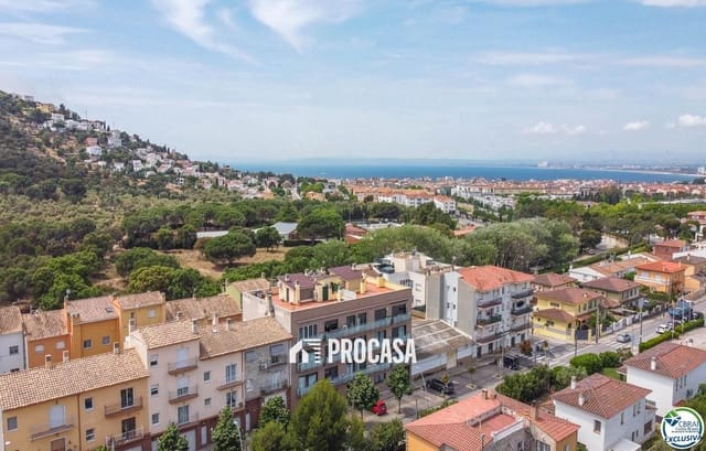 3 makuuhuone Asunto myytävänä paikassa Roses mukana 
autotalli - 257 000 € (Ref: 9327007)