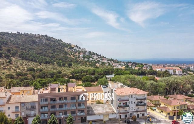 3 makuuhuone Asunto myytävänä paikassa Roses mukana 
autotalli - 257 000 € (Ref: 9327007)