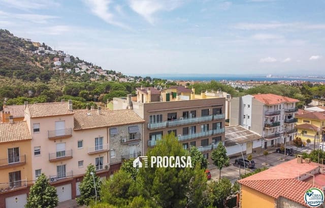 3 makuuhuone Asunto myytävänä paikassa Roses mukana 
autotalli - 257 000 € (Ref: 9327007)