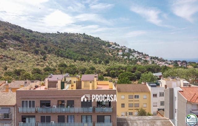 3 makuuhuone Asunto myytävänä paikassa Roses mukana 
autotalli - 257 000 € (Ref: 9327007)