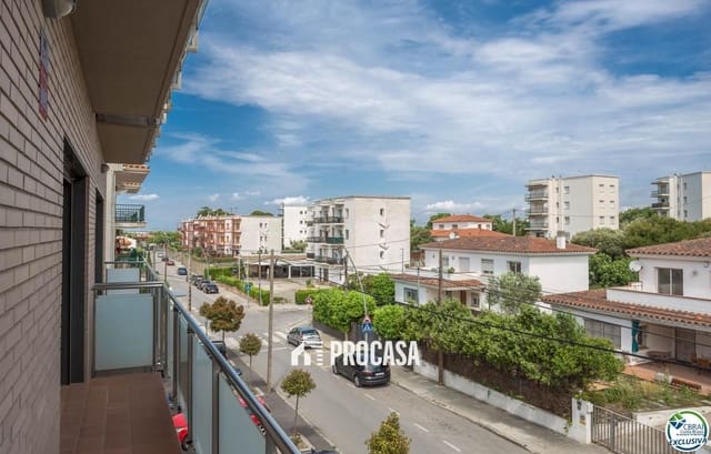 3 makuuhuone Asunto myytävänä paikassa Roses mukana 
autotalli - 257 000 € (Ref: 9327007)