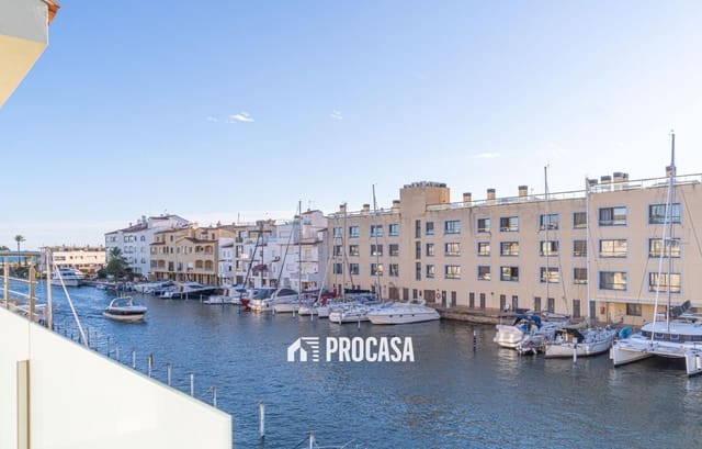 Chalet de 3 habitaciones en Empuriabrava, Castelló d'Empúries en venta con garaje - 625.000 € (Ref: 9354048)