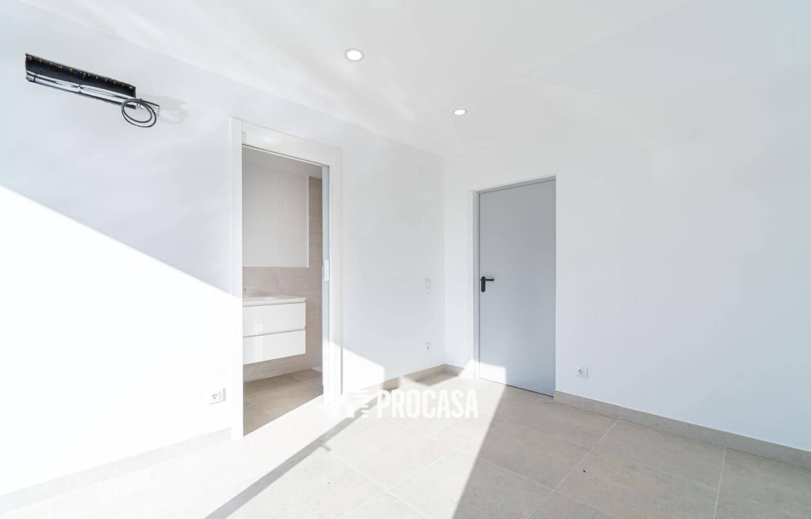 4 chambre Villa/Maison à vendre à Empuriabrava avec garage - 670 000 € (Ref: 9354049)