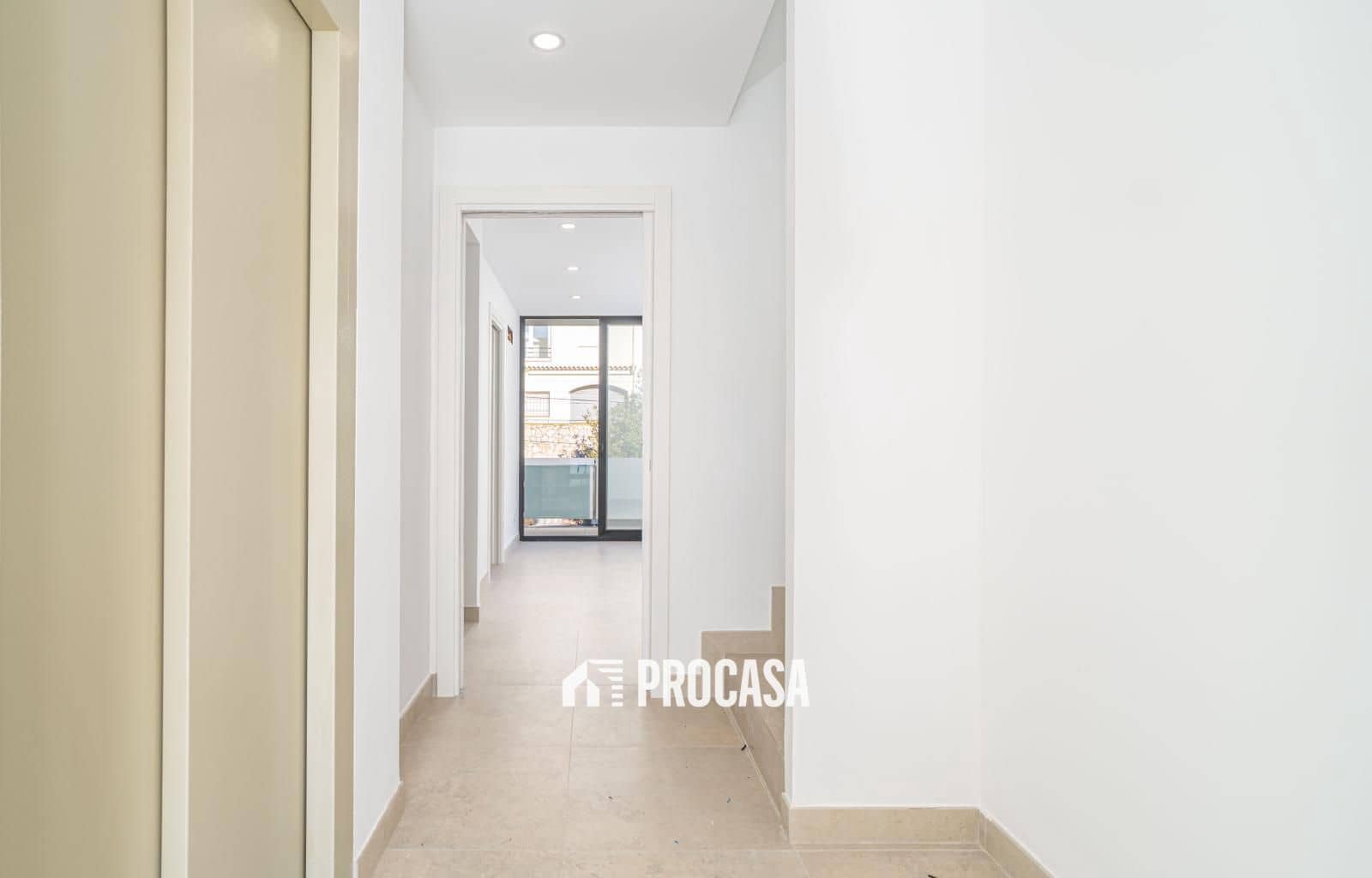 4 chambre Villa/Maison à vendre à Empuriabrava avec garage - 670 000 € (Ref: 9354049)