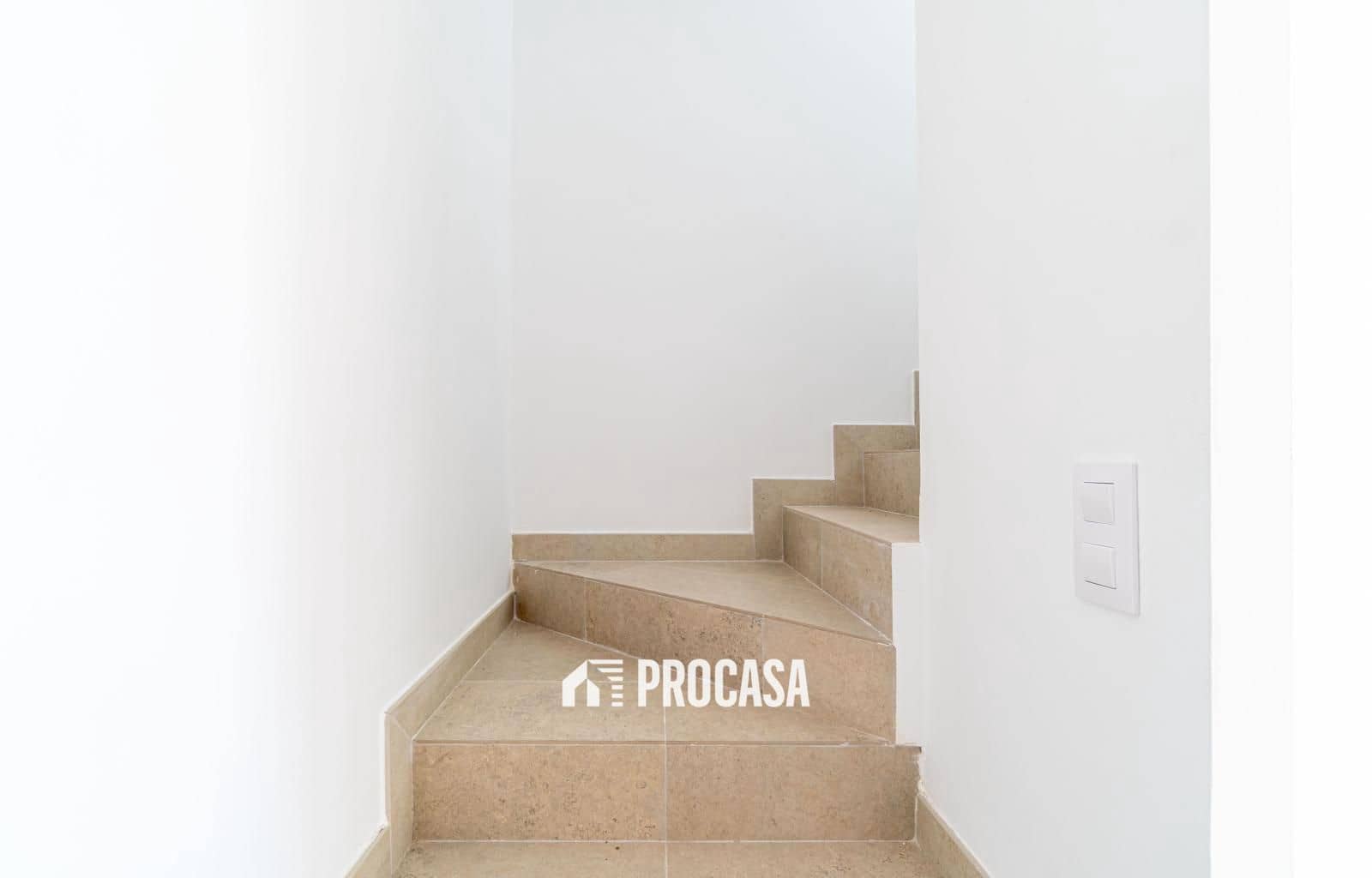 4 chambre Villa/Maison à vendre à Empuriabrava avec garage - 670 000 € (Ref: 9354049)