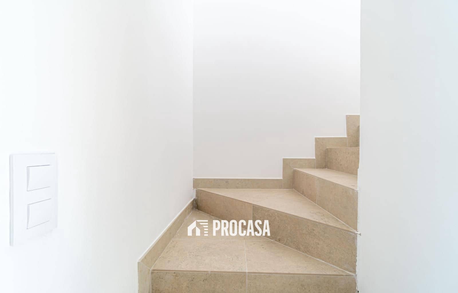 4 chambre Villa/Maison à vendre à Empuriabrava avec garage - 670 000 € (Ref: 9354049)