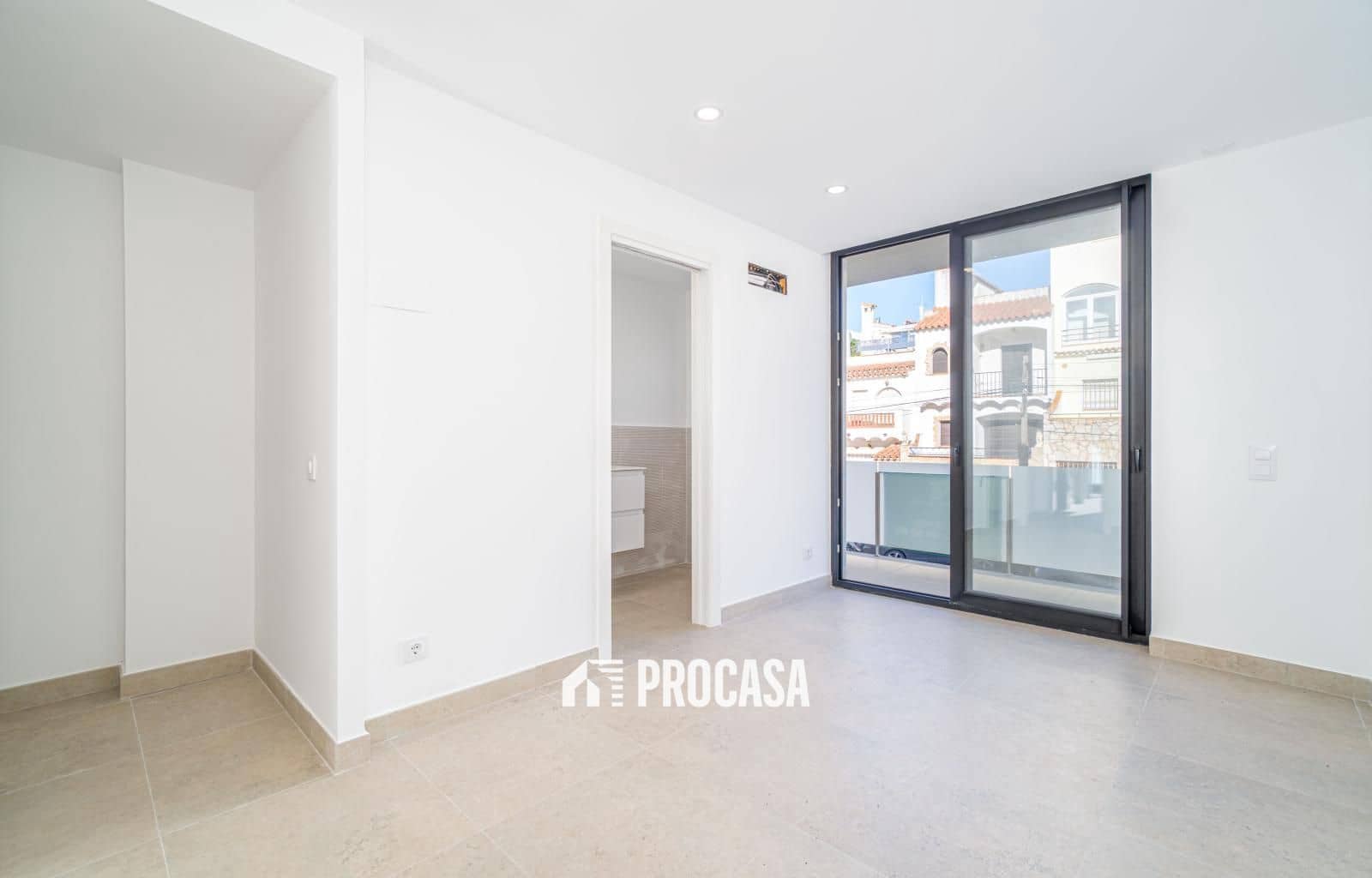 4 chambre Villa/Maison à vendre à Empuriabrava avec garage - 670 000 € (Ref: 9354049)