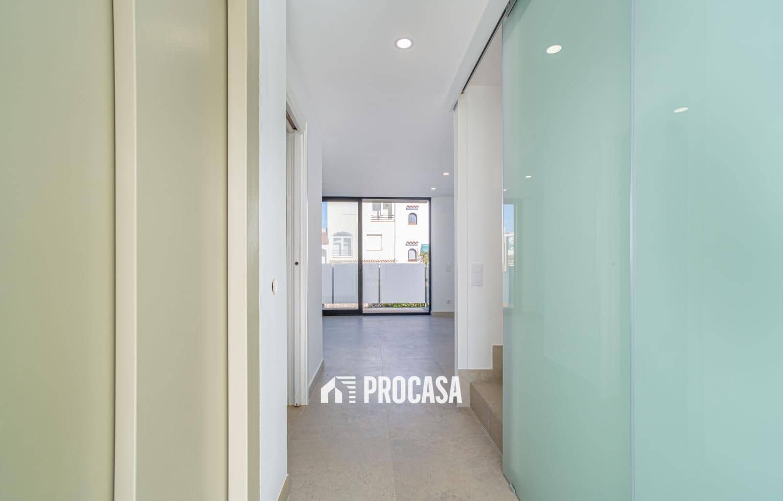 4 chambre Villa/Maison à vendre à Empuriabrava avec garage - 670 000 € (Ref: 9354049)