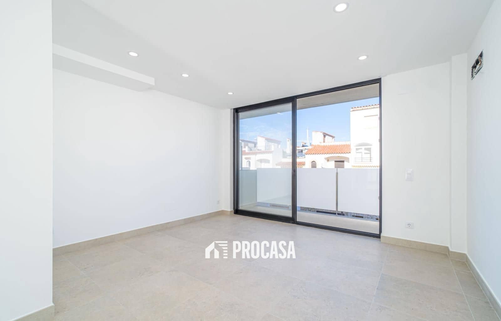 4 chambre Villa/Maison à vendre à Empuriabrava avec garage - 670 000 € (Ref: 9354049)