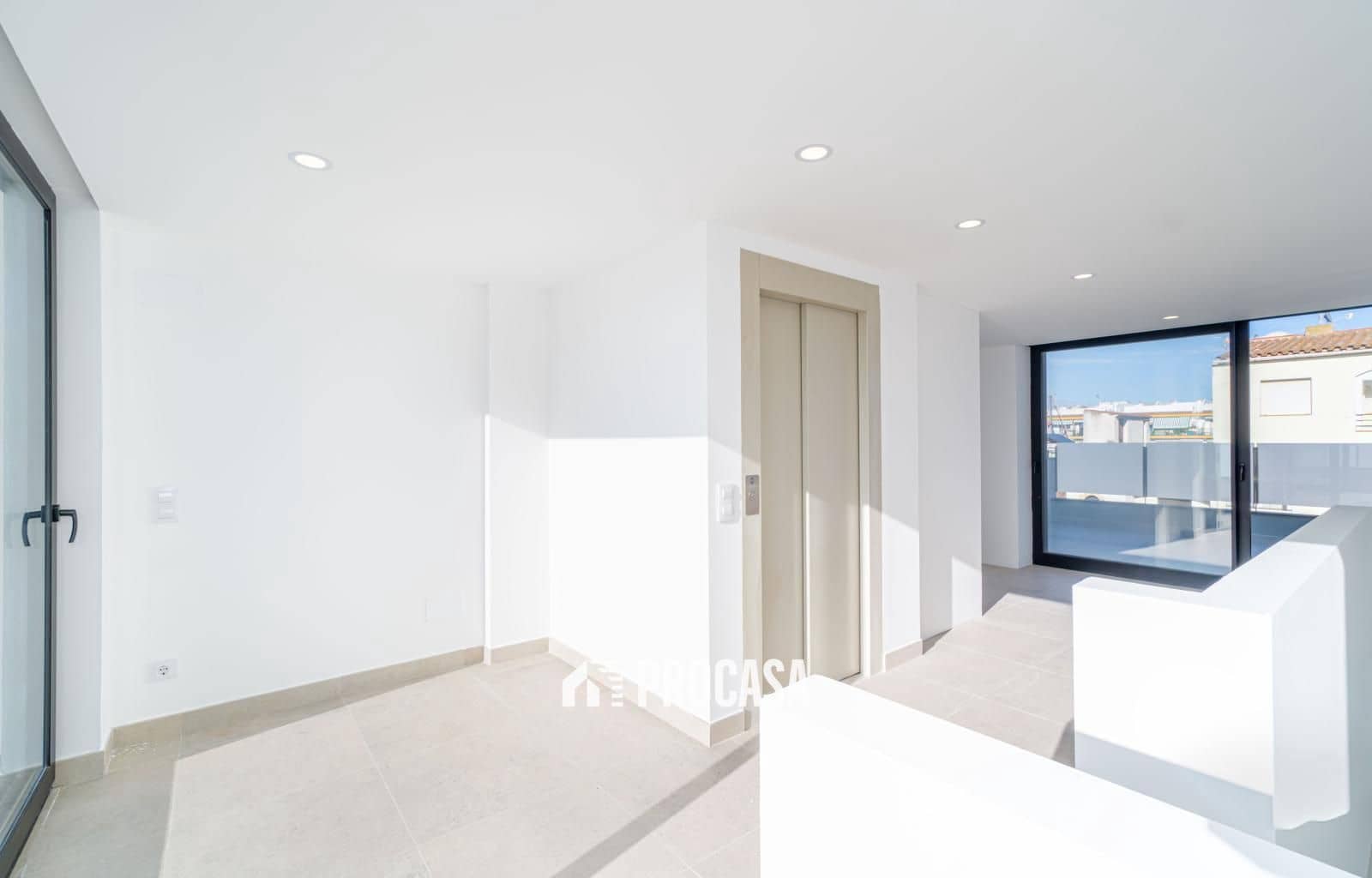 4 chambre Villa/Maison à vendre à Empuriabrava avec garage - 670 000 € (Ref: 9354049)